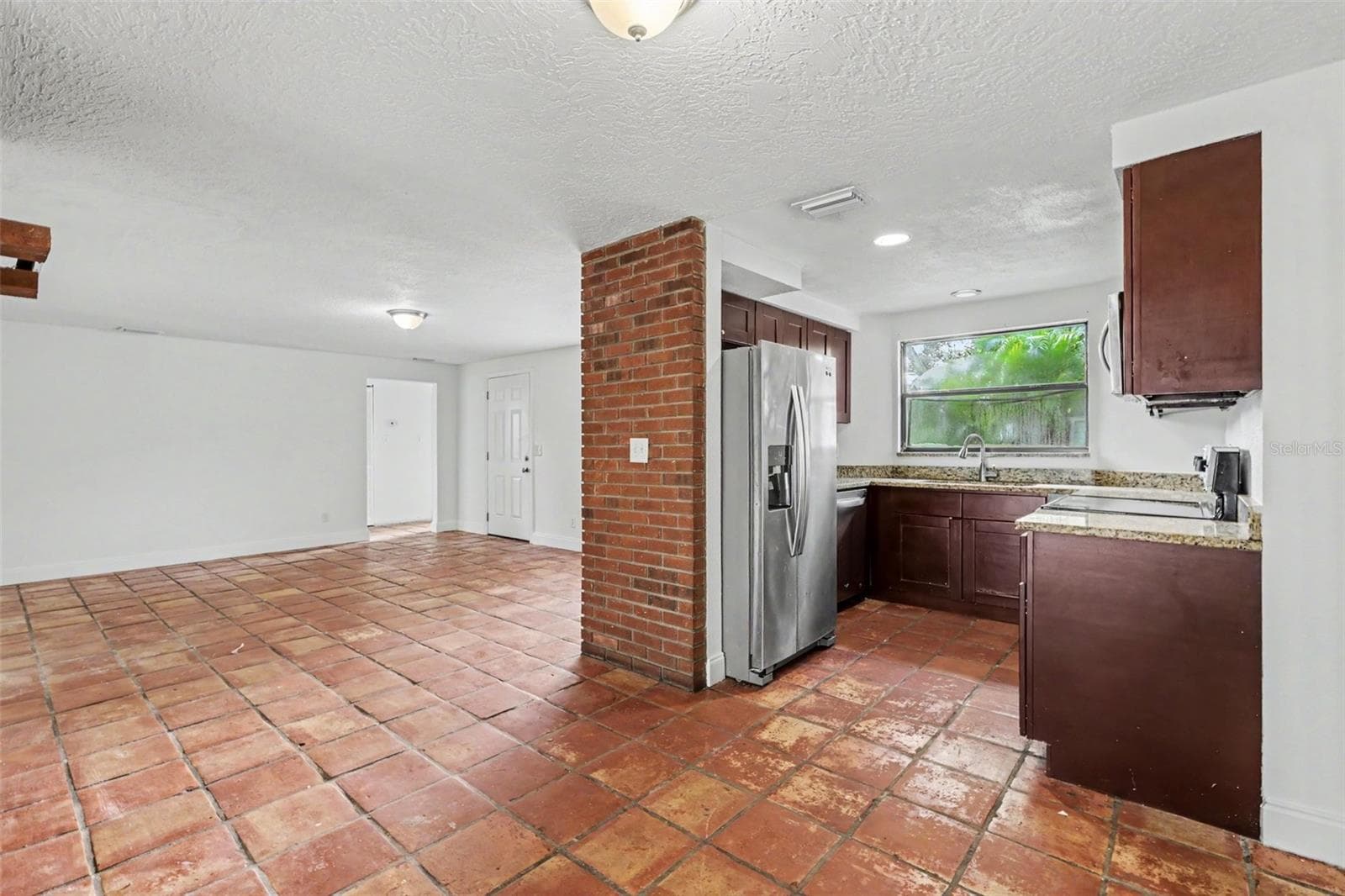 913 Lytle St SW photo 5