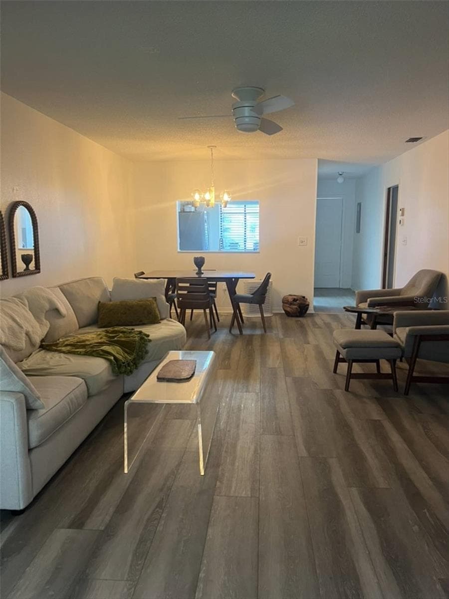 10706 Laquinta Dr photo 4