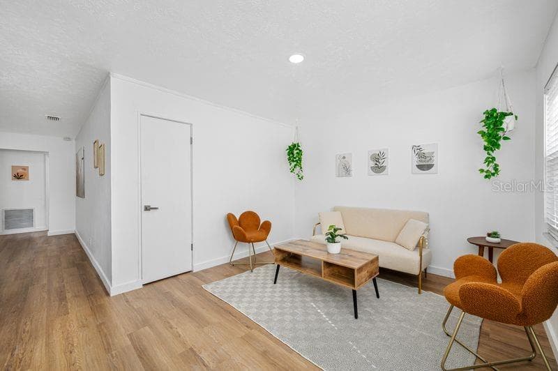 4409 W Pearl Ave