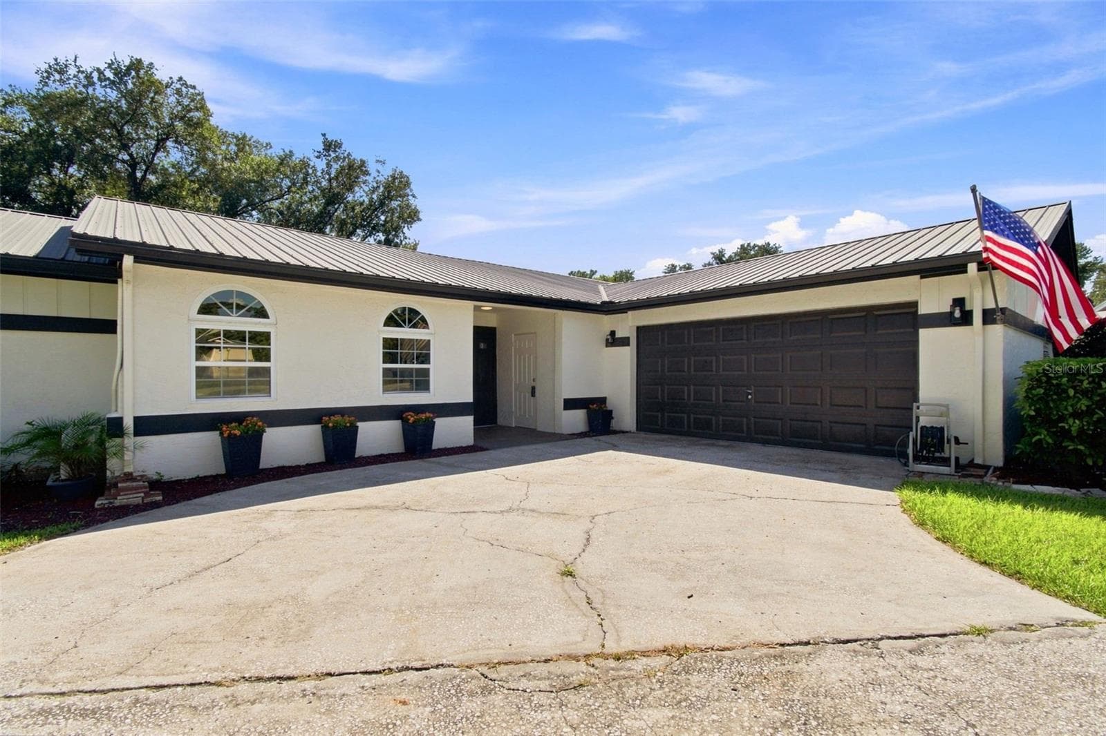 7233 Woodbrook Dr photo 3