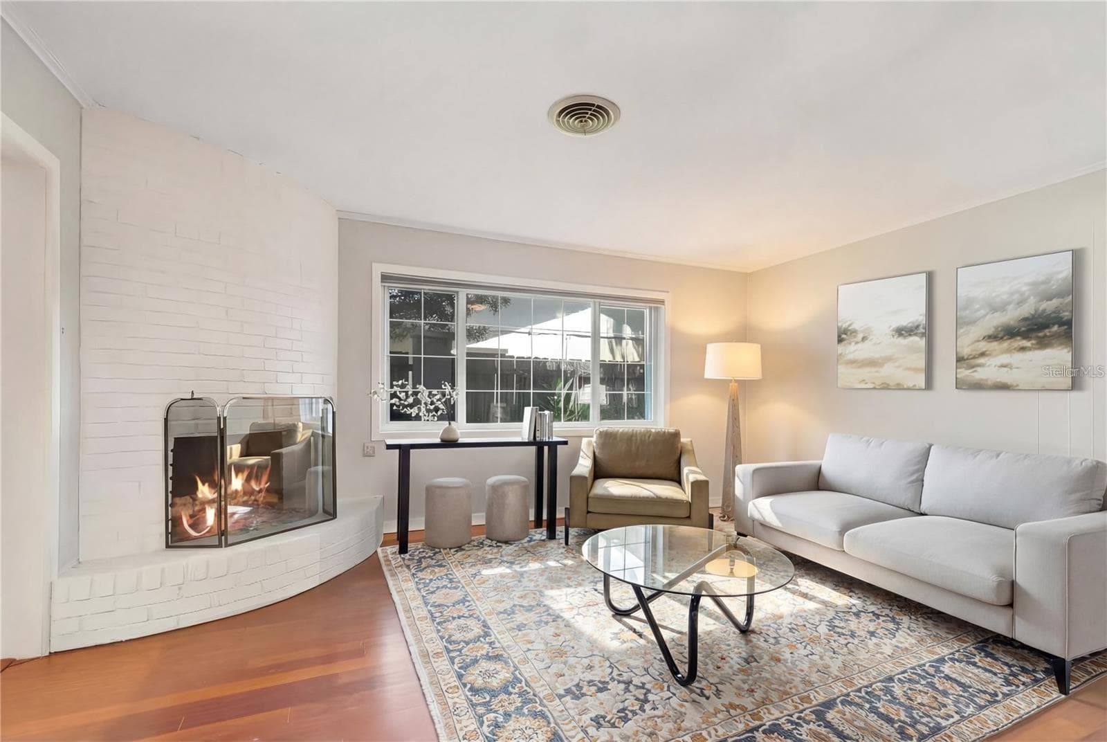 2102 W Kyra Dr photo 3