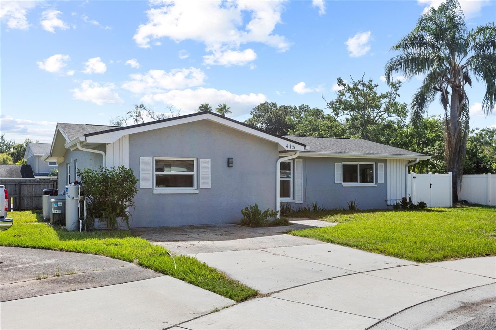 415 Maplewood Cir photo 3
