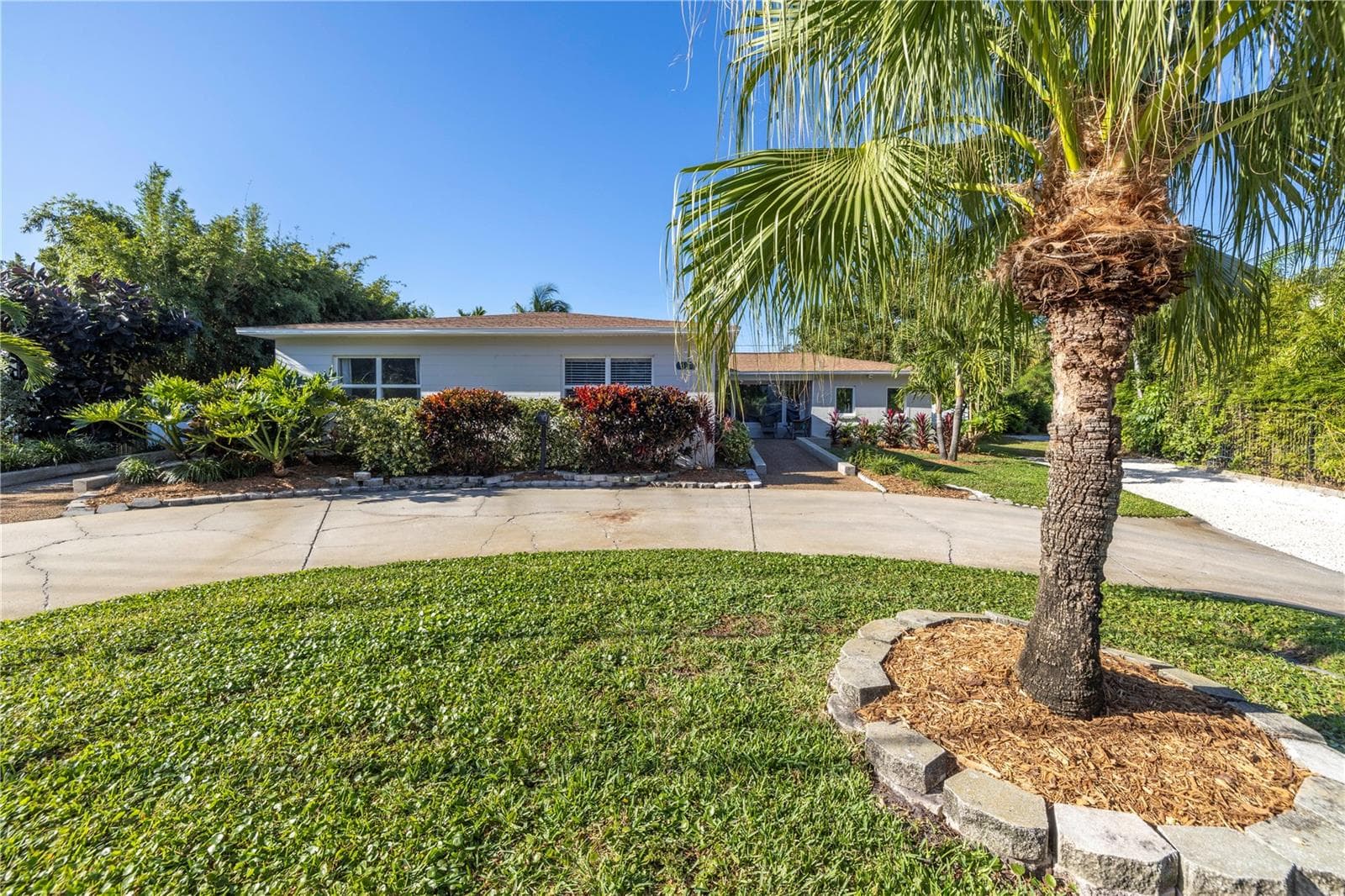 610 Cordova Blvd NE photo 3
