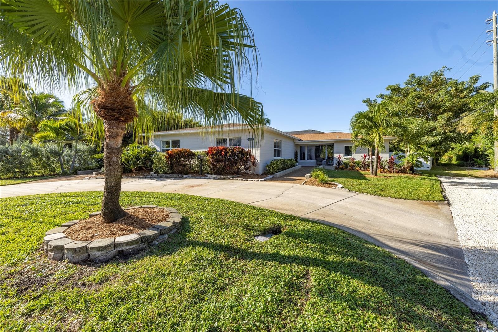 610 Cordova Blvd NE photo 4