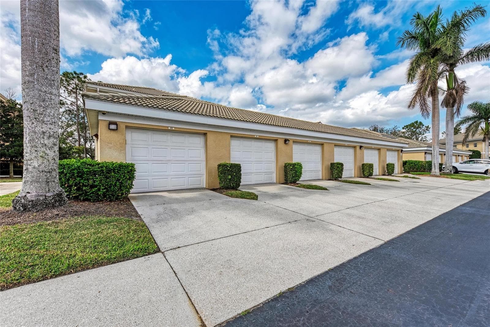 6326 Grand Oak Cir #203