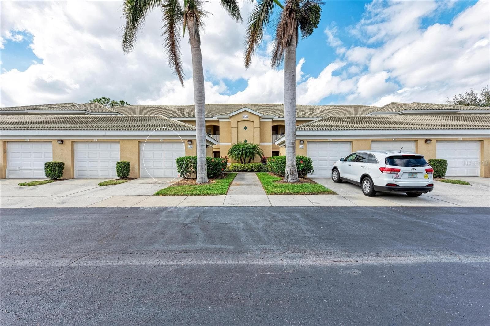 6326 Grand Oak Cir #203 photo 3