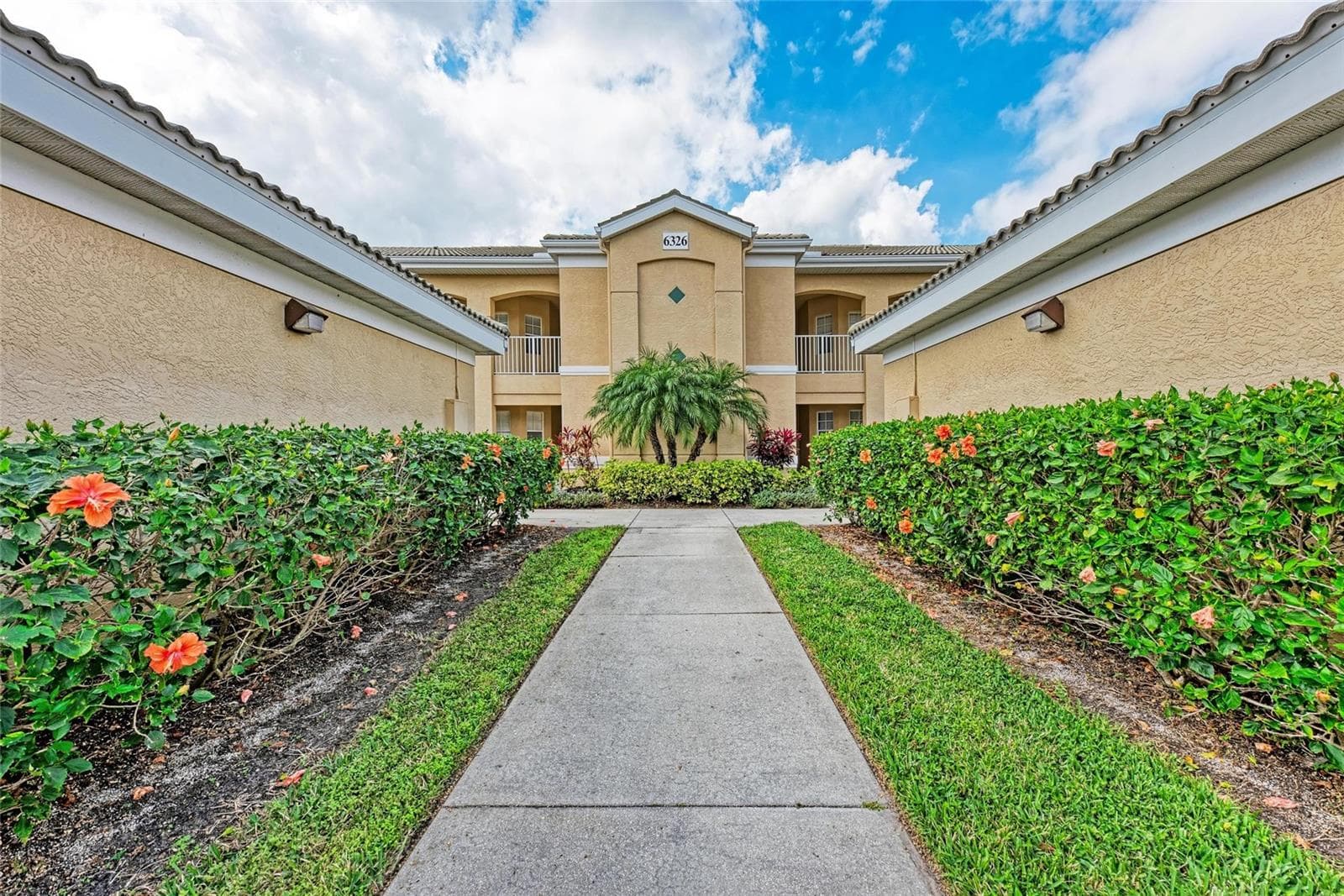 6326 Grand Oak Cir #203 photo 4