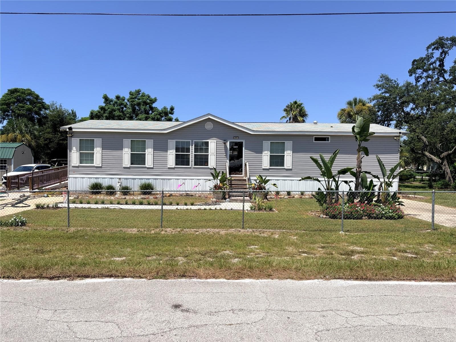 9811 Bud St photo 3