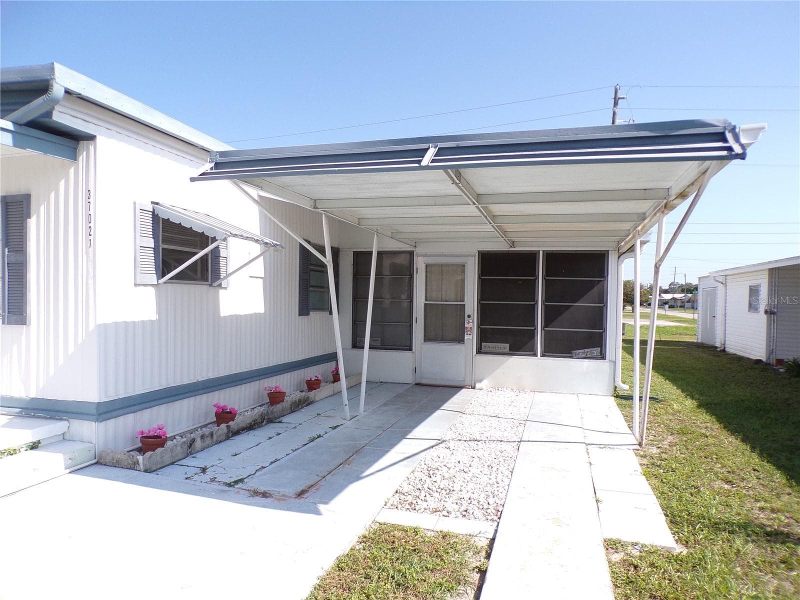 37021 Sandra Ave photo 3