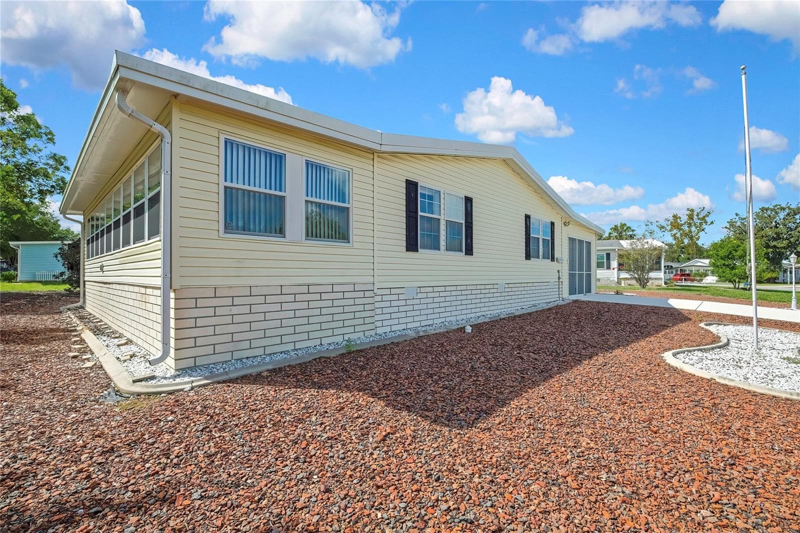 14992 Rialto Ave photo 4