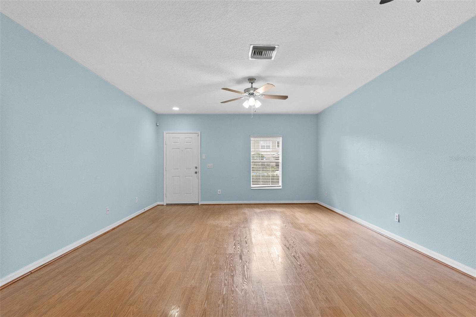 16221 Swan View Cir photo 4