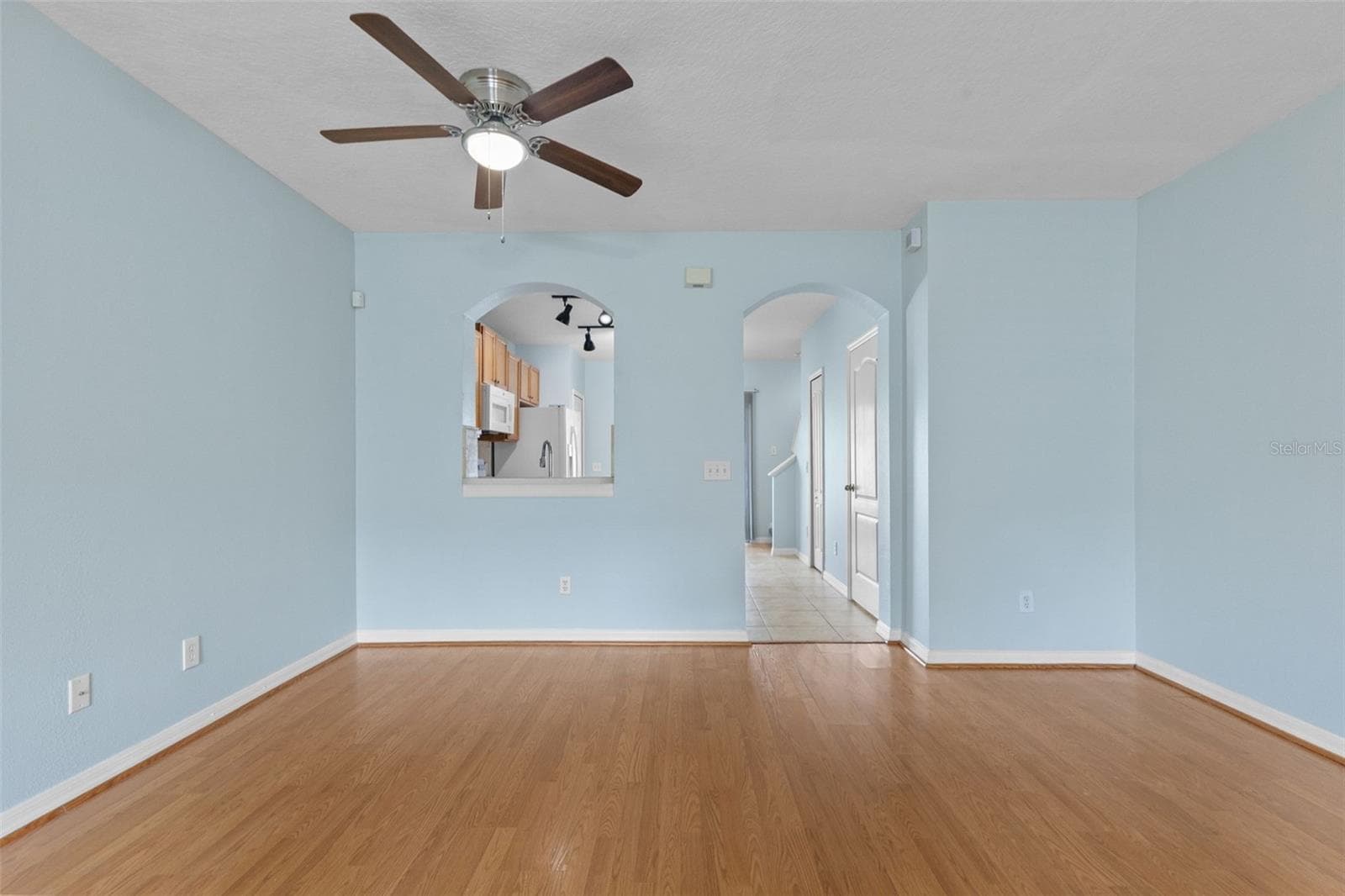 16221 Swan View Cir photo 5