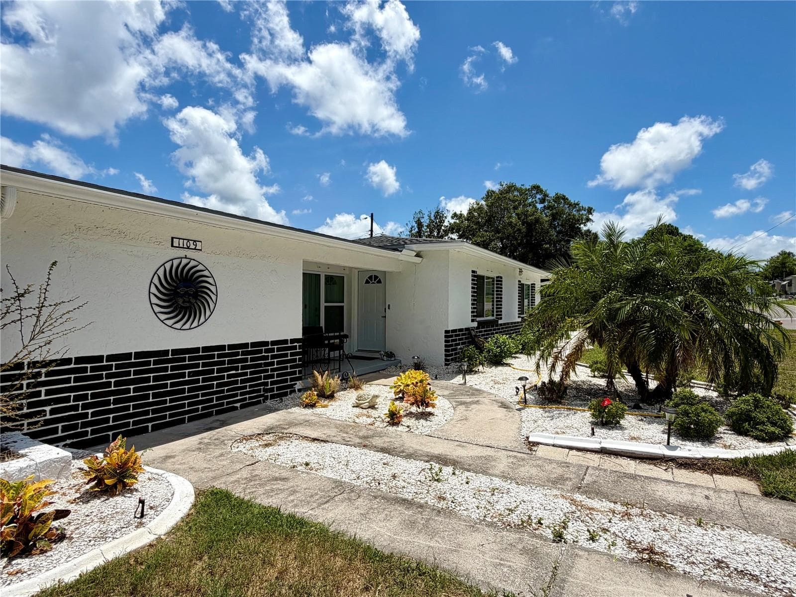 1109 S Betty Ln photo 3