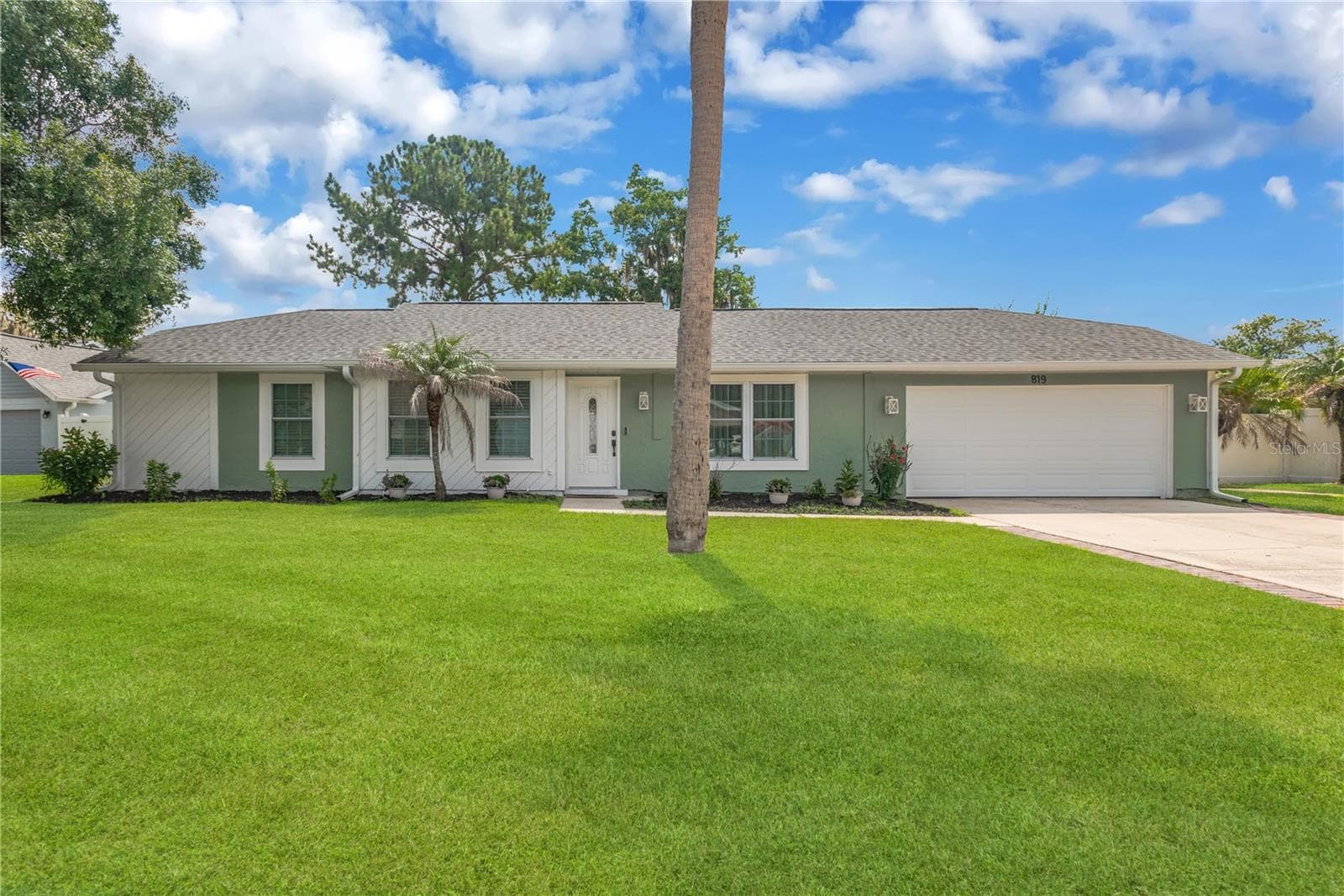 819 Jacaranda Dr