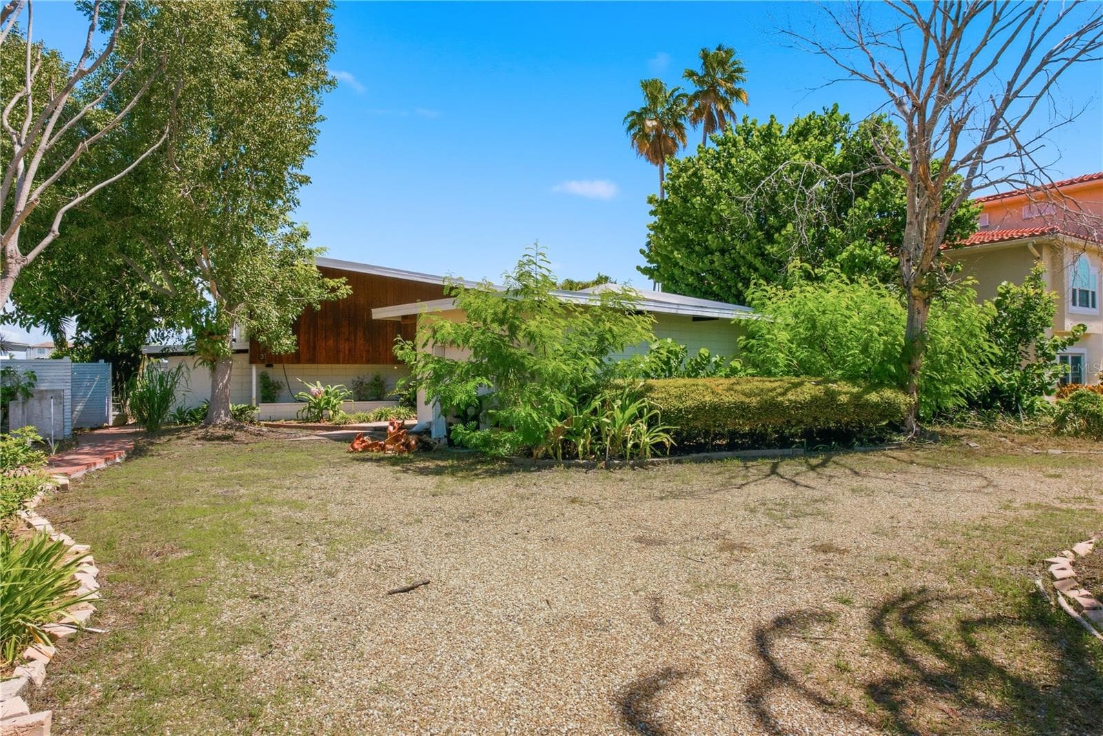 31 Dolphin Dr