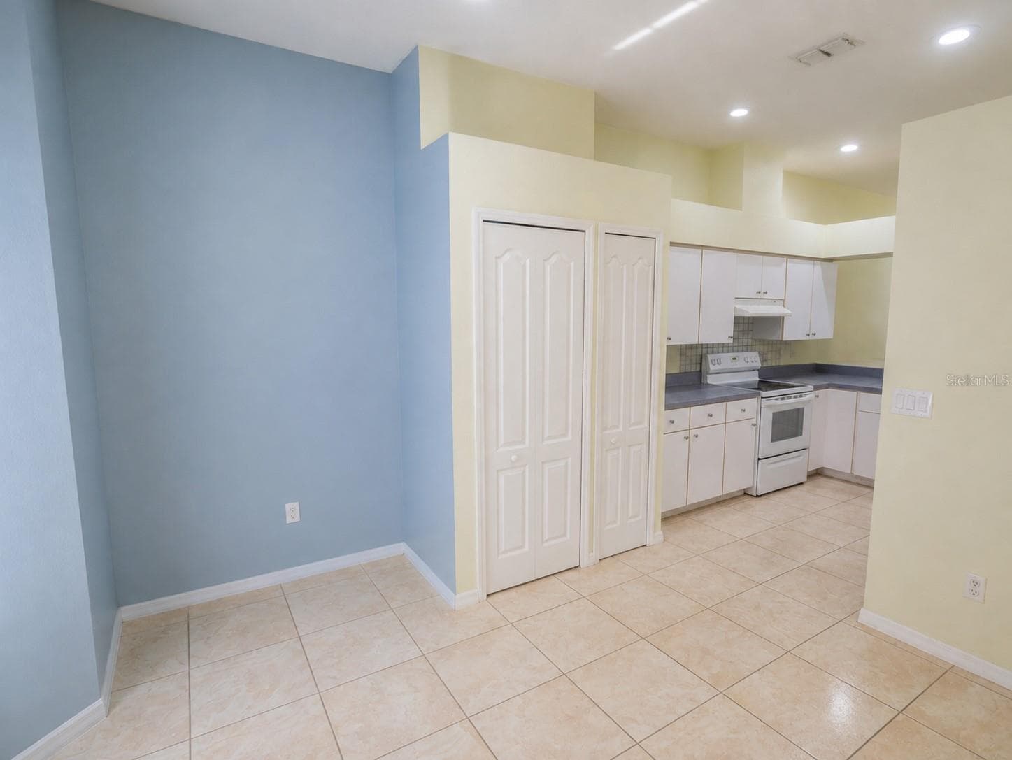 12537 Hollybrook Ln photo 2