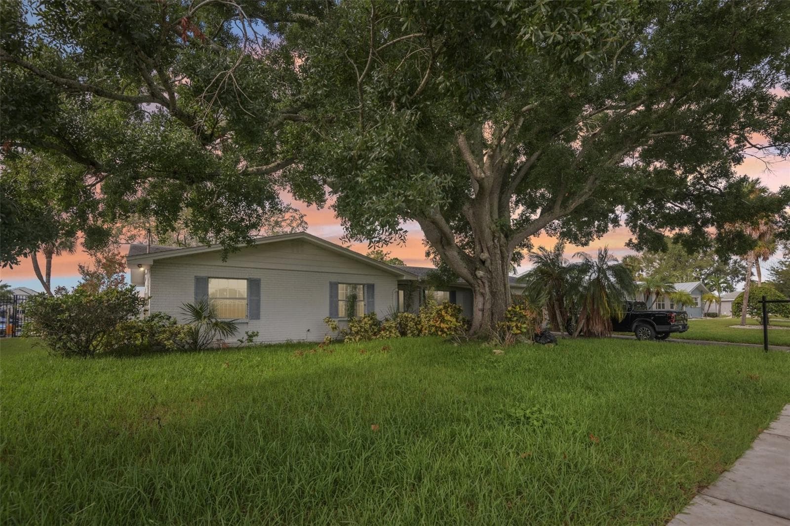 4008 Dana Shores Dr photo 2