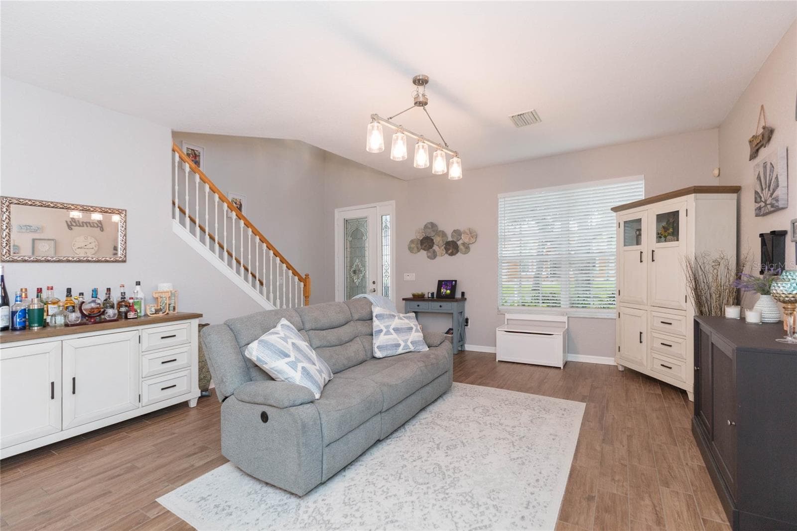 9046 Pinebreeze Dr photo 3