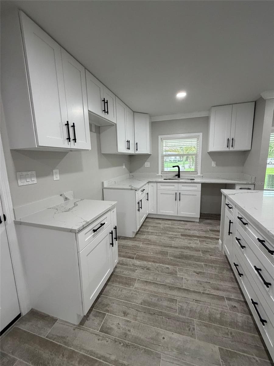 8715 Driftwood Dr photo 3