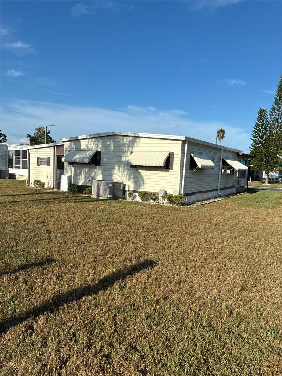3211 Lanark Dr photo 4