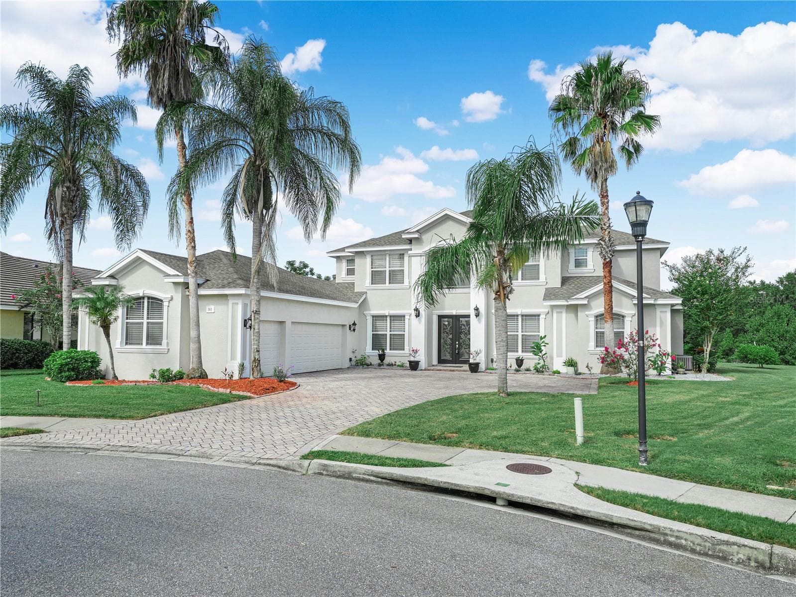 565 Whisper Woods Dr photo 3