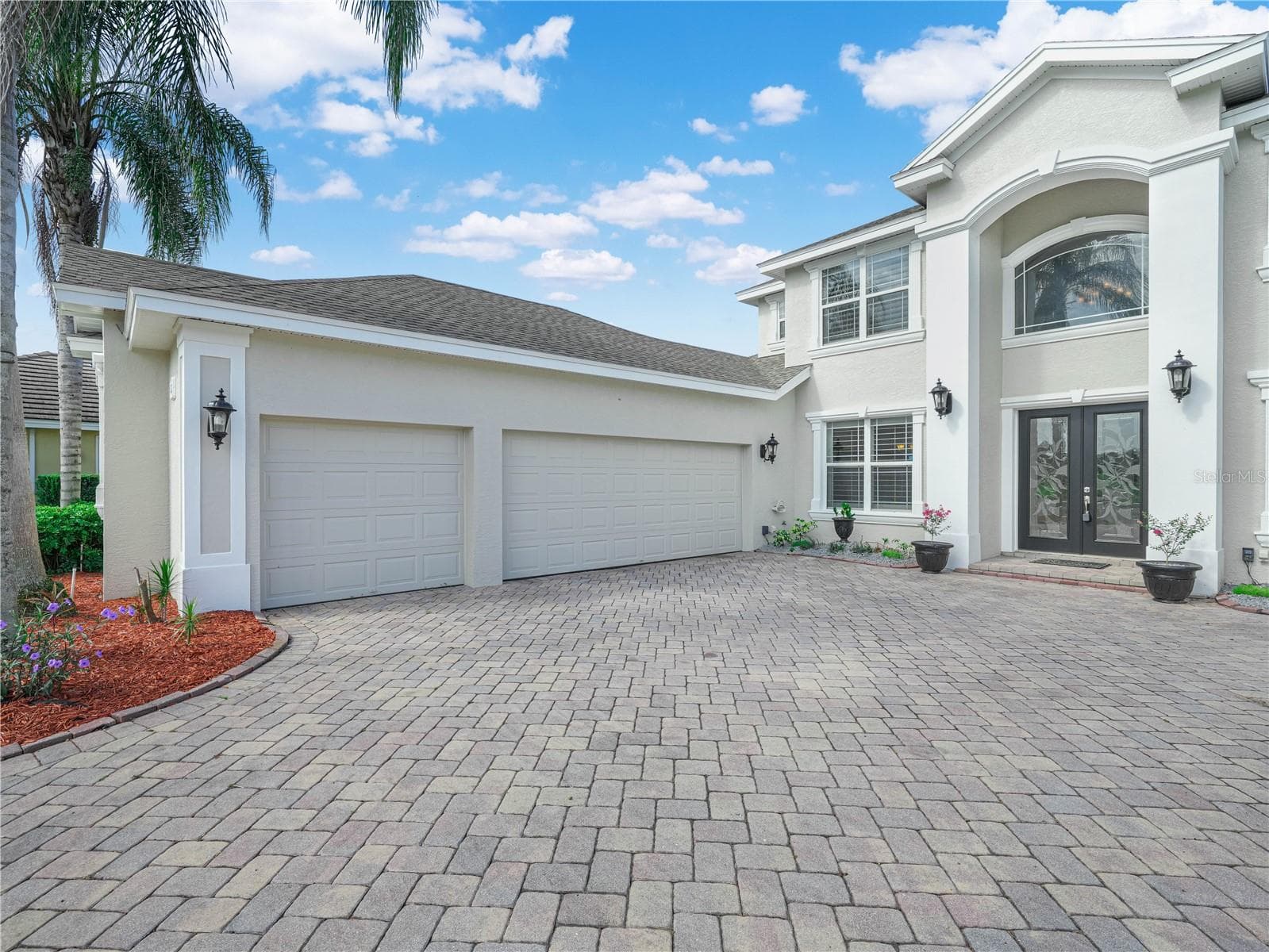565 Whisper Woods Dr photo 4