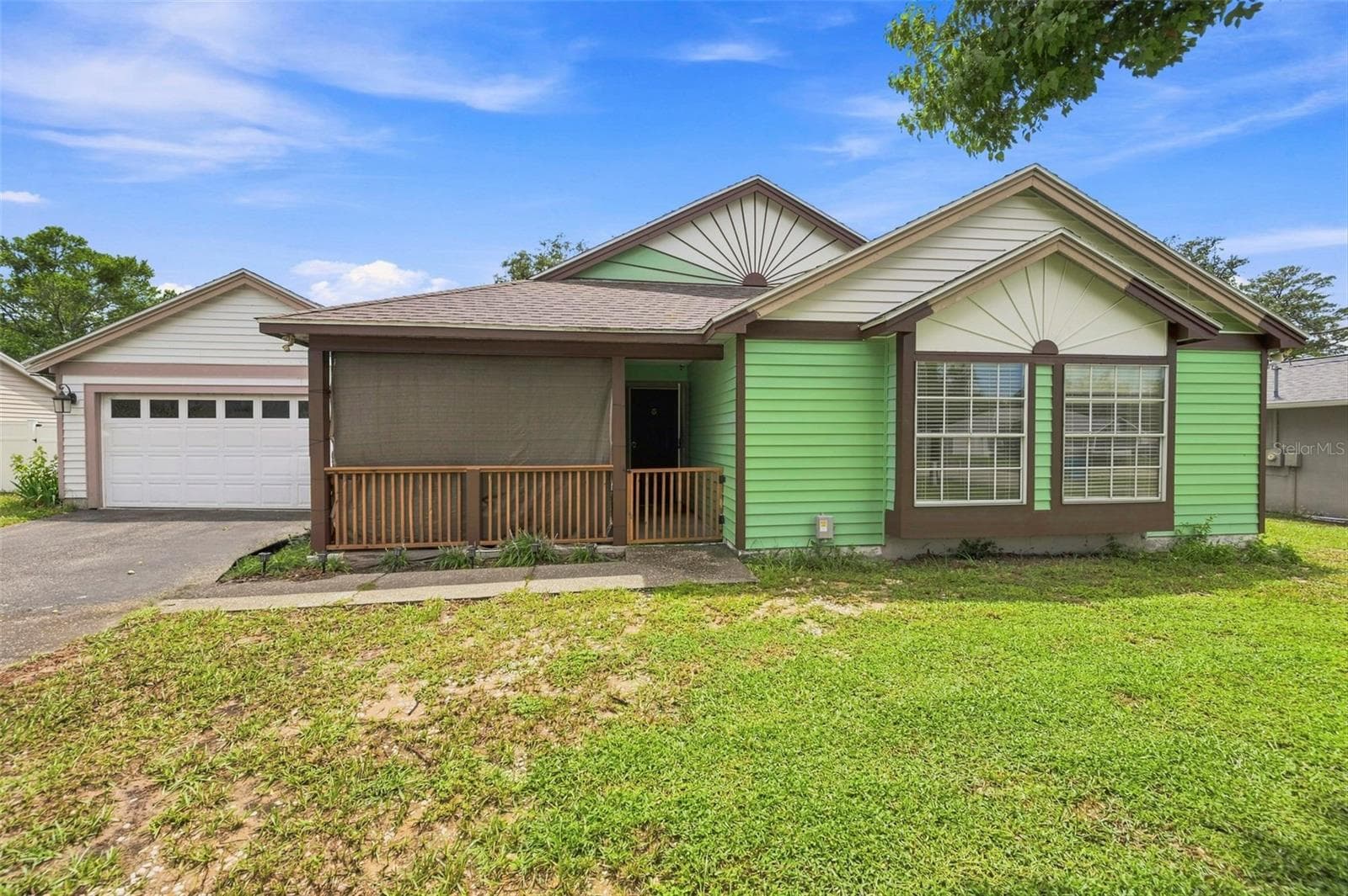 13094 Linden Dr photo 2