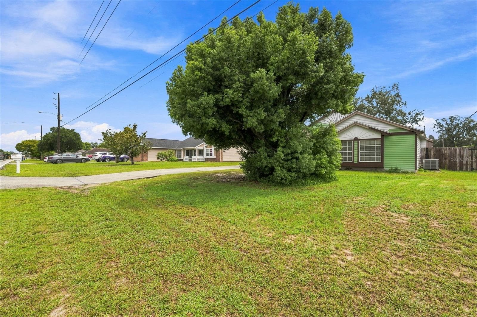 13094 Linden Dr photo 5