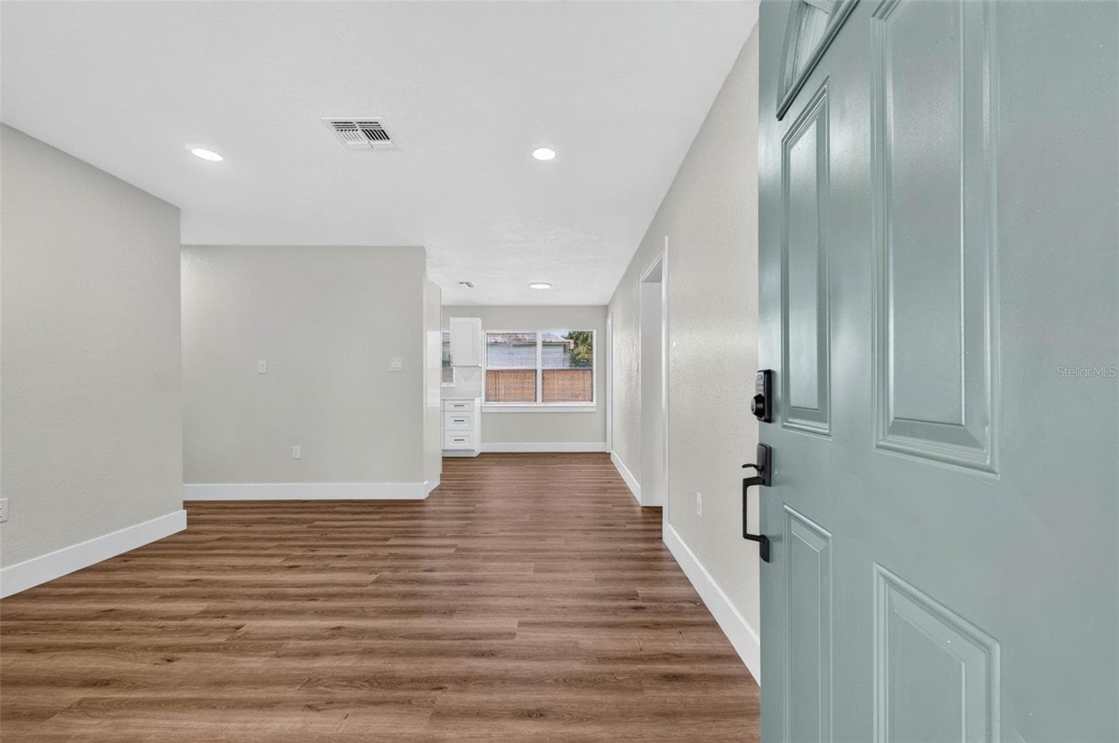 655 Travis CT photo 4