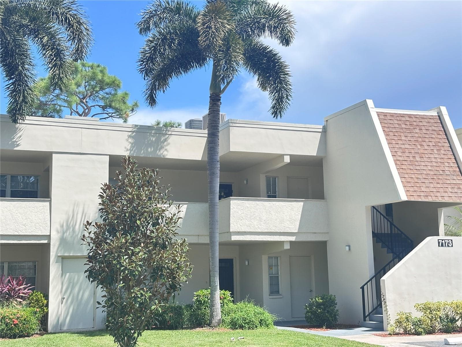 7173 W Country Club Dr N #242
