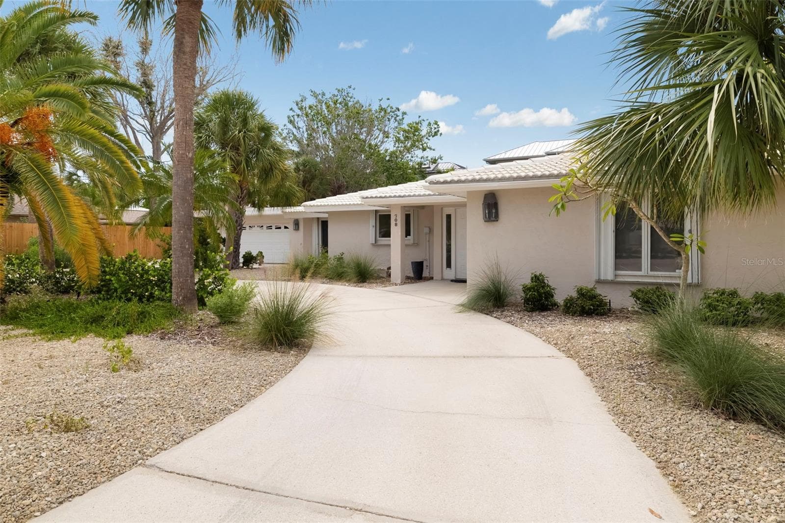 708 Garfield Dr