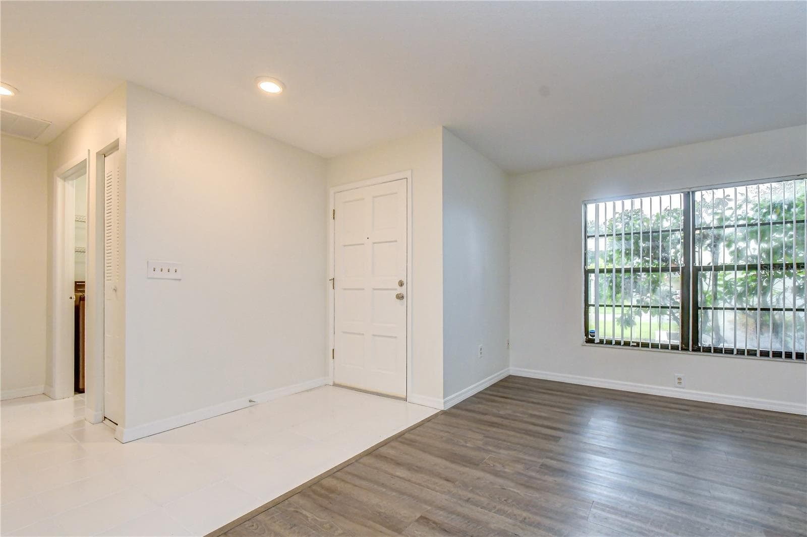 16122 Oakmanor Dr photo 3