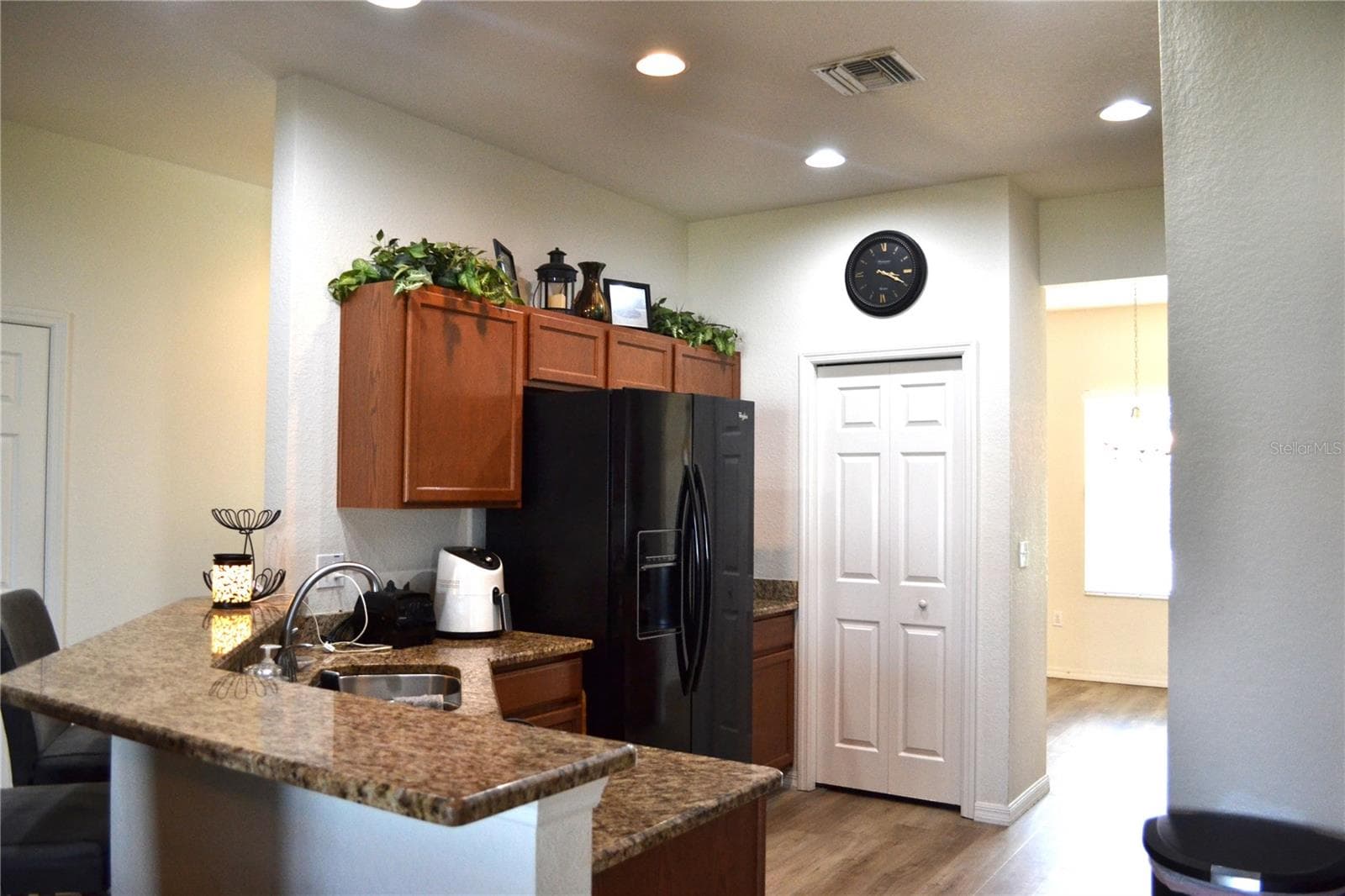 2828 Blackwater Creek Dr photo 2