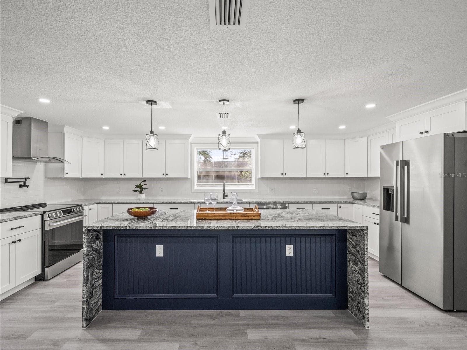 6063 Airmont Dr photo 4