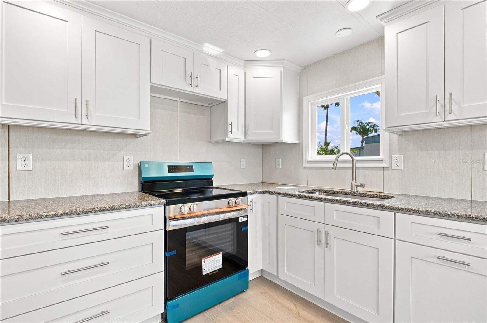 10912 Justice Dr photo 5