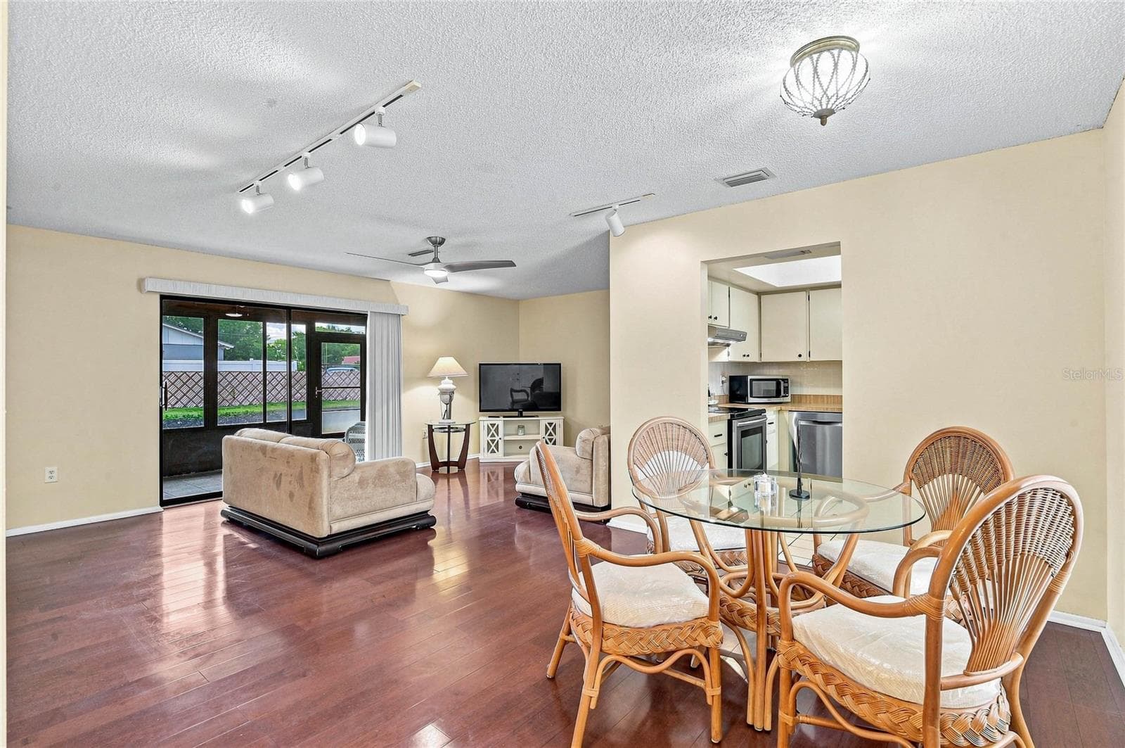 3189 Glen Elyn Blvd #3 photo 4