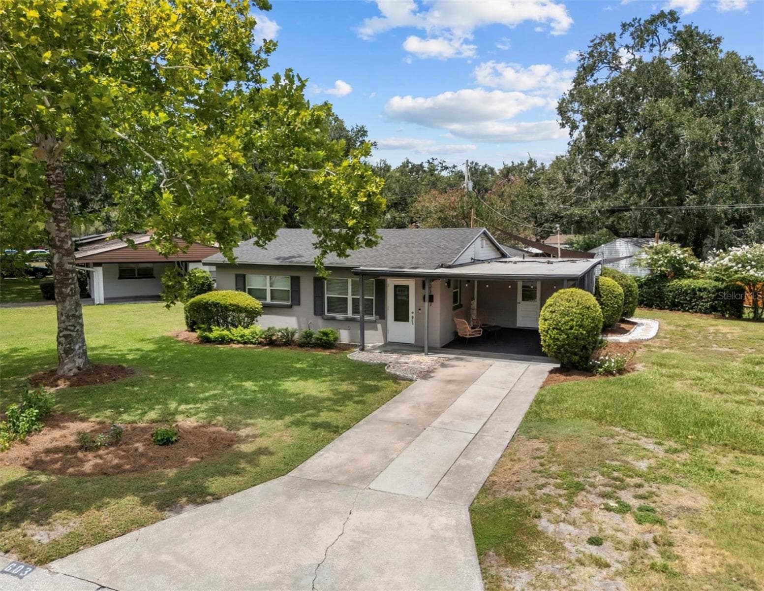 603 Hinton Crescent photo 3
