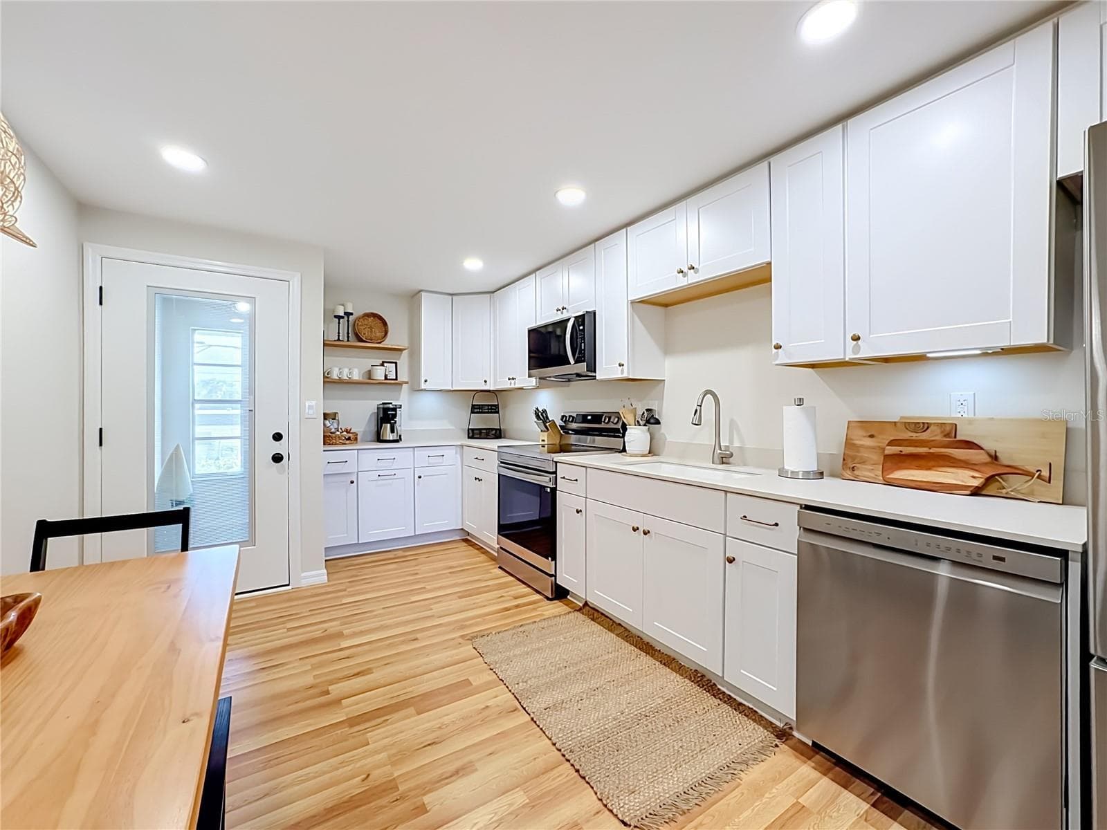 202 Peacock  Unit B Ln #B photo 3