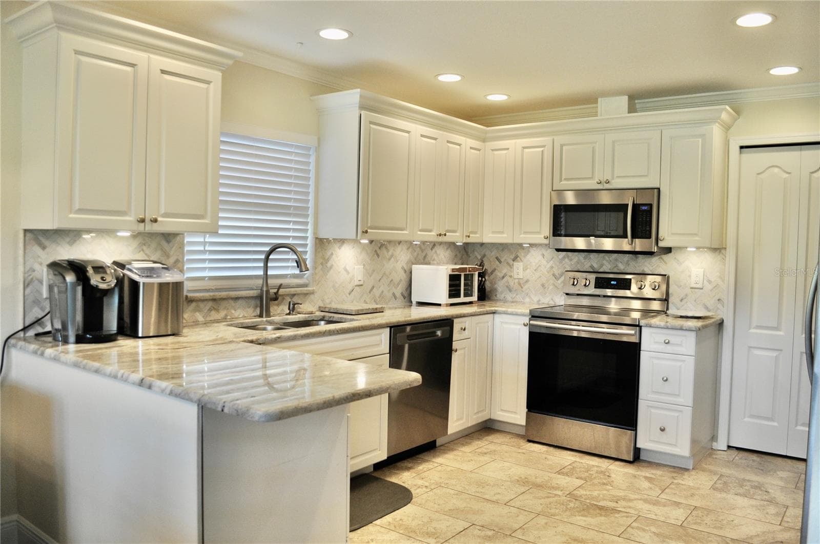 150 Poole Pl photo 3