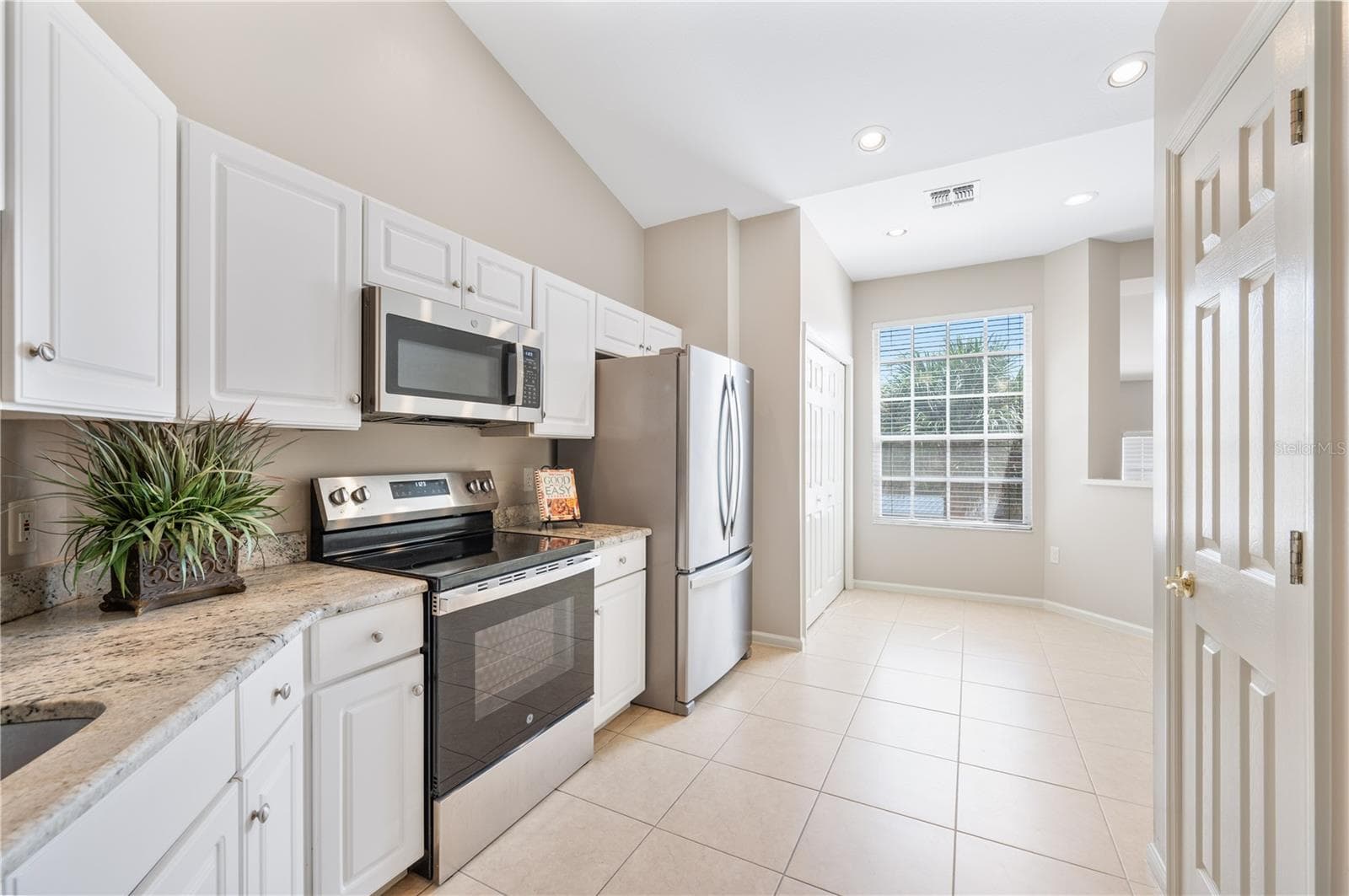 411 Enclave Pl #411 photo 3