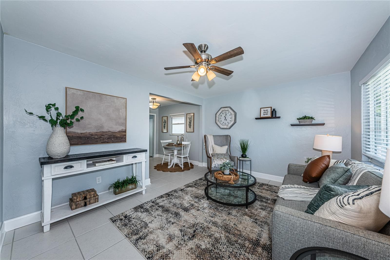 262 40 Ave NE photo 3