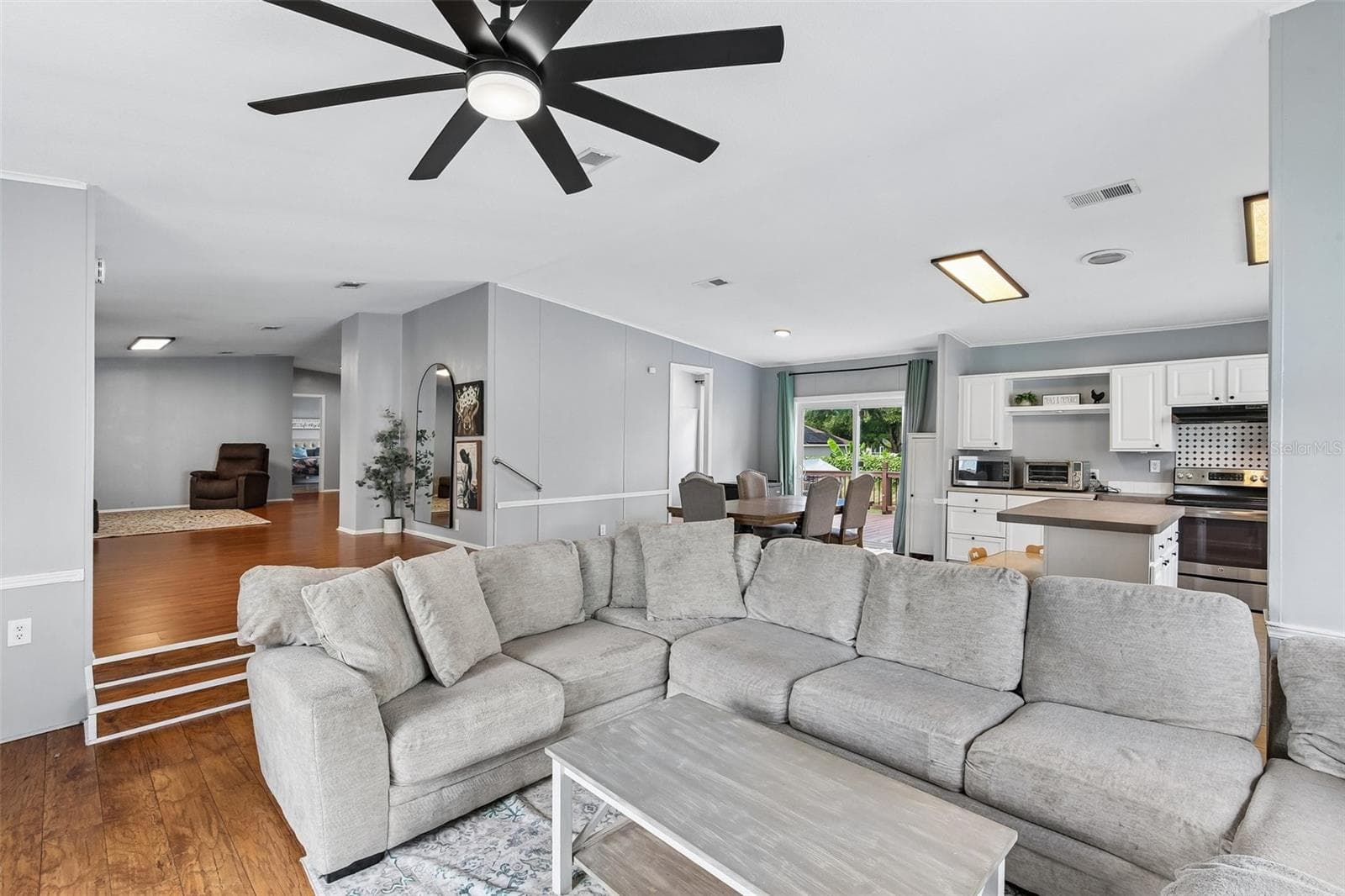 3642 Pioneer Trails Dr photo 4
