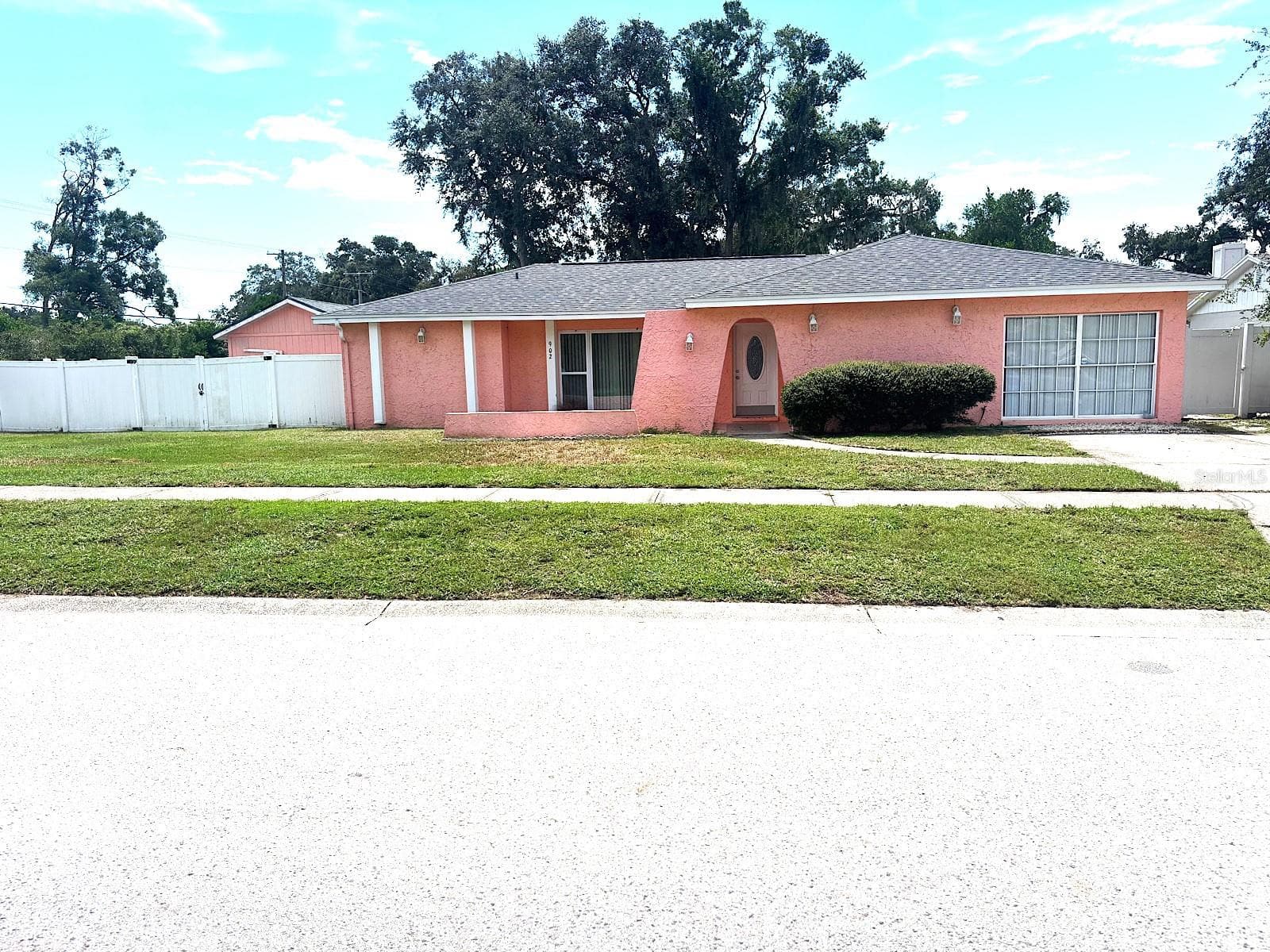 902 Samy Dr photo 2