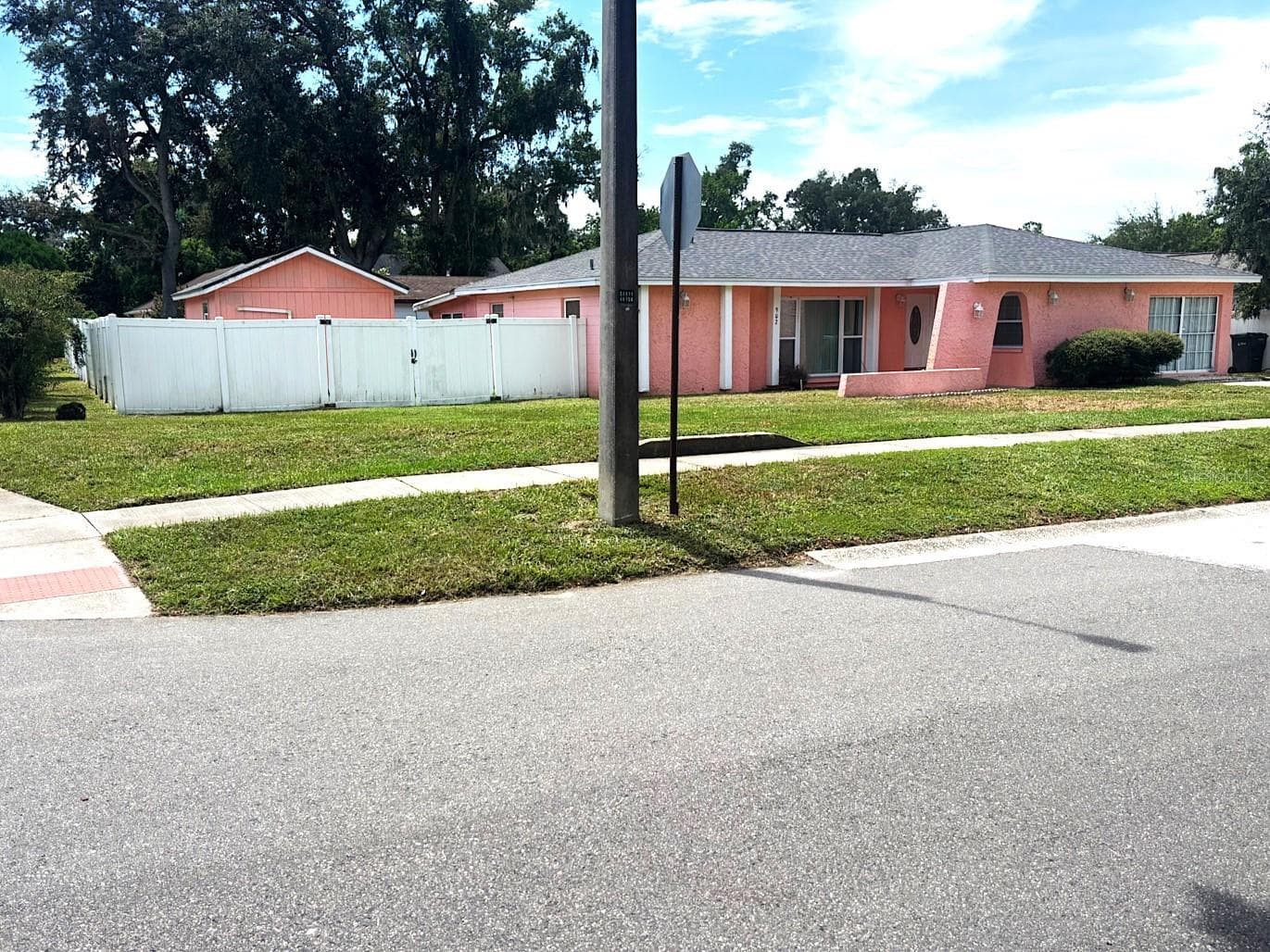902 Samy Dr photo 3