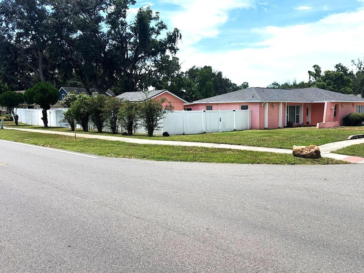 902 Samy Dr photo 4