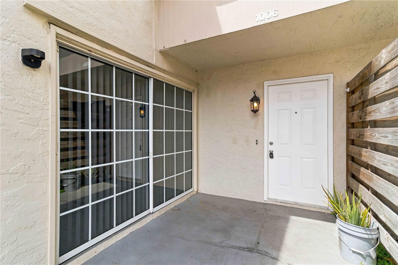 1006 Longfellow CT photo 2