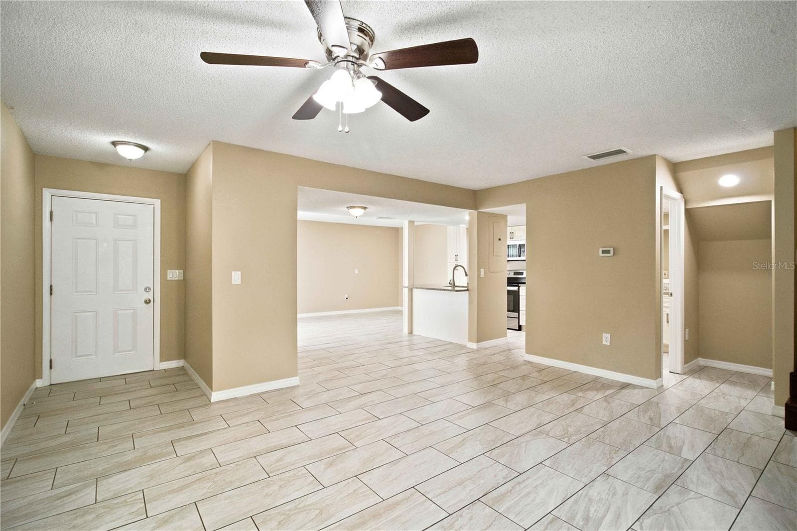 1006 Longfellow CT photo 4