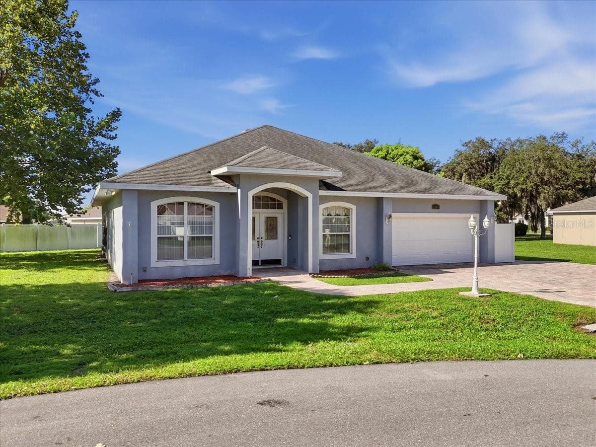 1505 Lake Thomas Loop photo 2