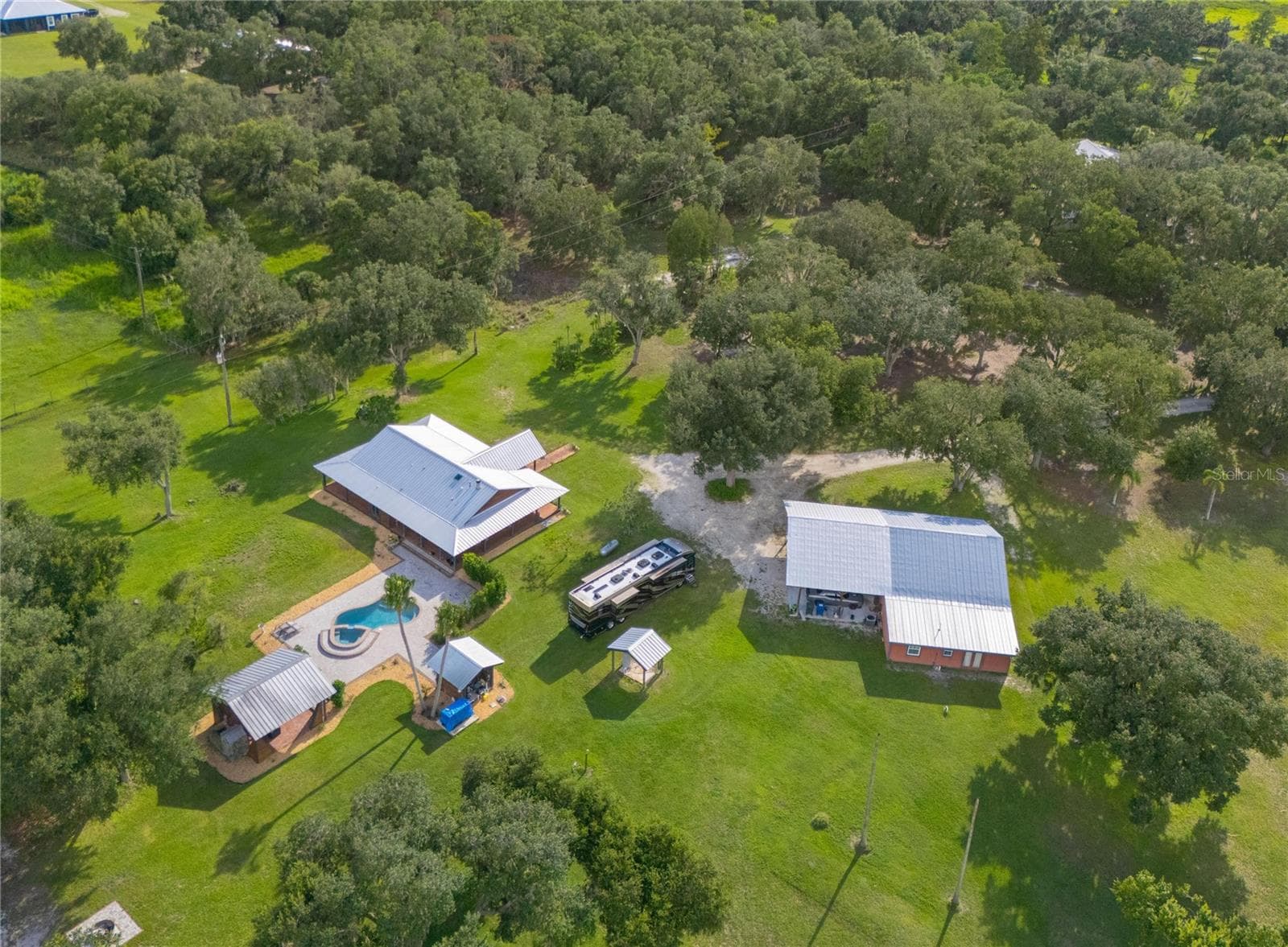 15190 Leeann Rd photo 2