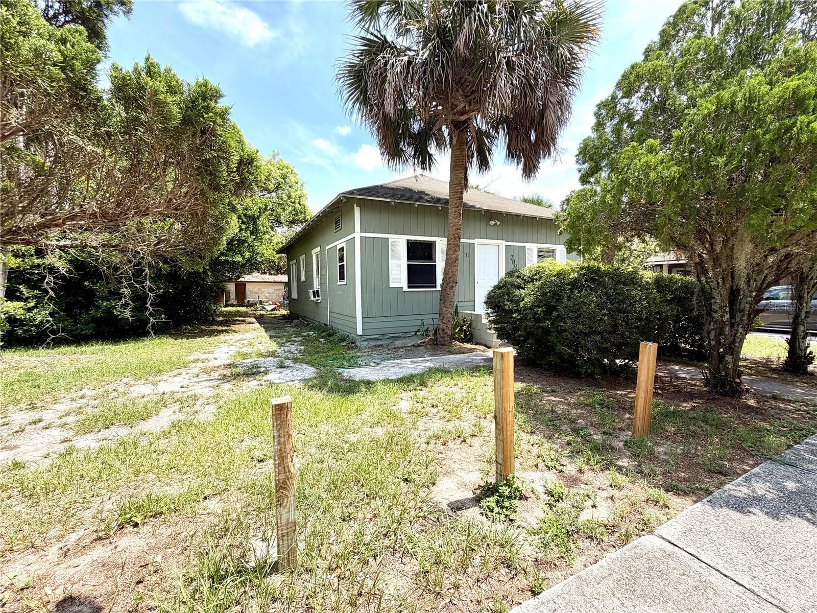 209 Avenue C NE photo 3